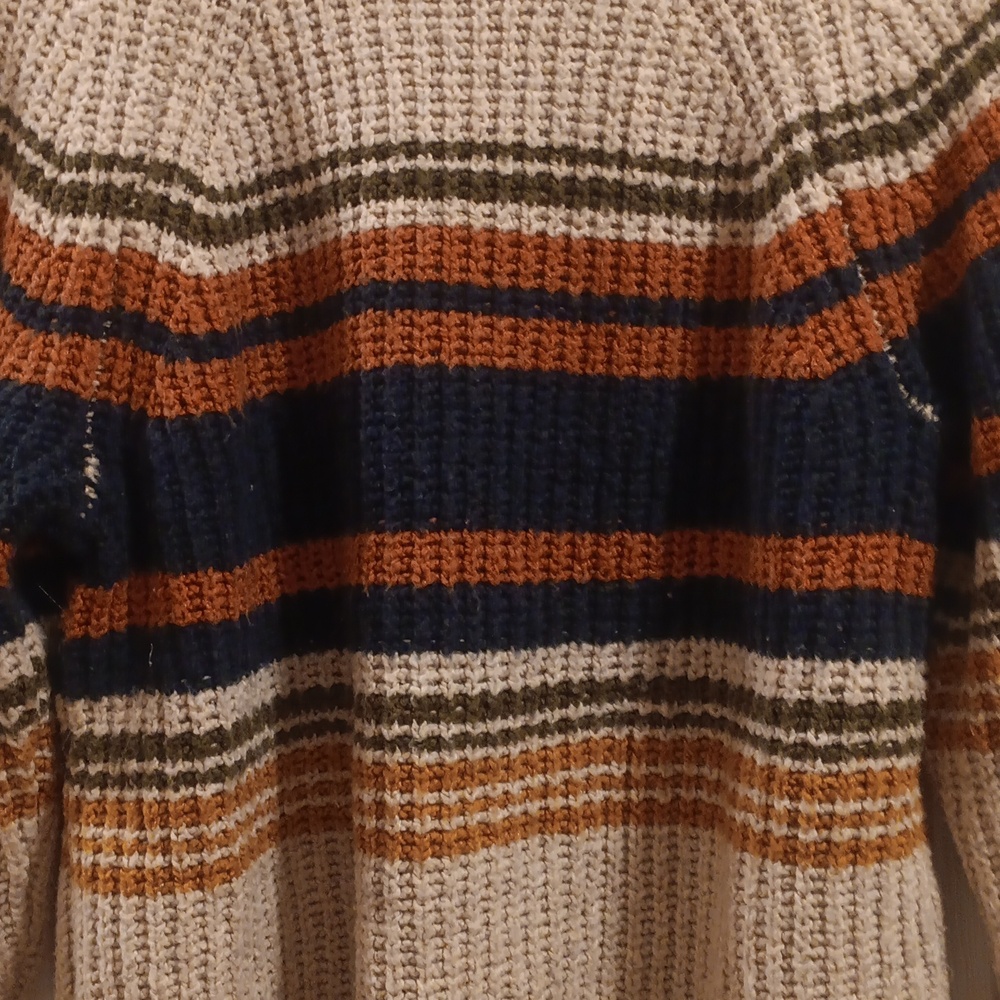 Universal Thread Sweater - Picture 4 of 7